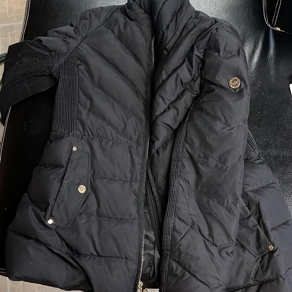 Nice coat - Picture 1 of 2